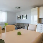 Lila1 Апартаменти